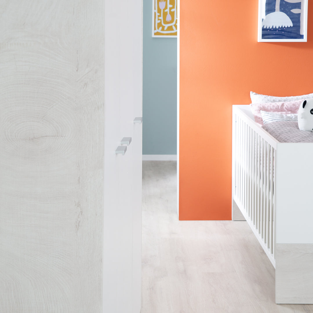 Zimmerset 'Julia'  3-teilig, inkl. Kombi-Kinderbett 70 x 140, Wickelkommode & Schrank 3-türig – Milieubild (8/13)