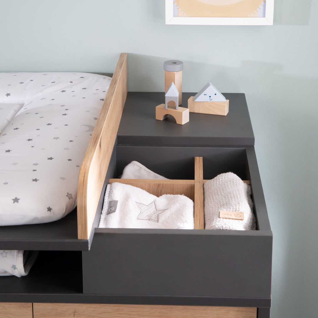 Kinderzimmerset 'Lenn' 3-teilig - Bett 70x140 + Wickelkommode + Kleiderschrank 3-türig – Detailbild (21/25)