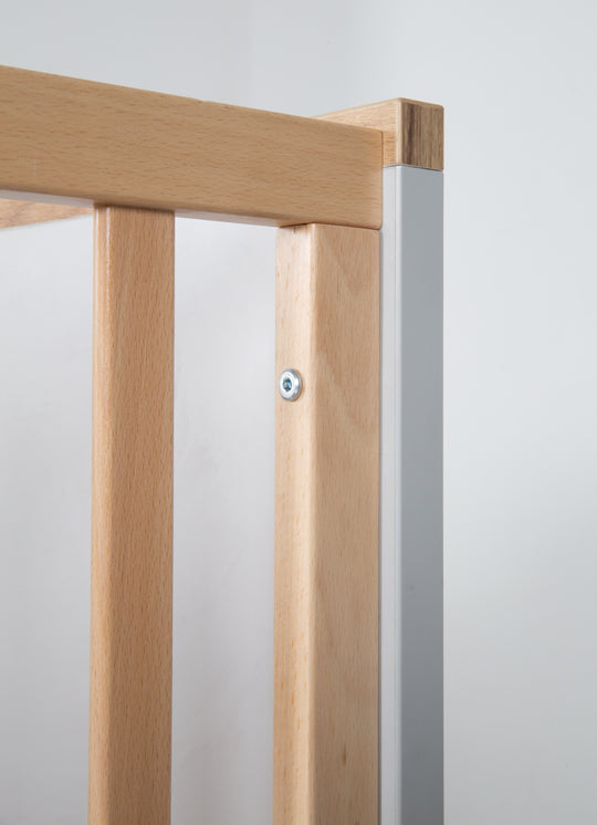 Kinderzimmerset 'Caro', inkl. Kombi-Bett 70 x 140 cm, Wickelkommode & 3-türigem Schrank, Lichtgrau/Goldeiche – Detailbild (11/18)