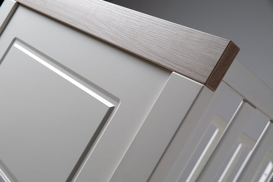 Zimmerset 'Felicia', inkl. Kombi-Bett 70 x 140 cm & breiter Wickelkommode, Luna Elm/weiß – Detailbild (10/16)