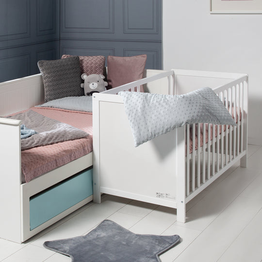 Zimmerset inkl. Wickelkommode 'Hamburg' & Beistellbett 60 x 120 cm inkl. Lattenrost – Milieubild (7/21)