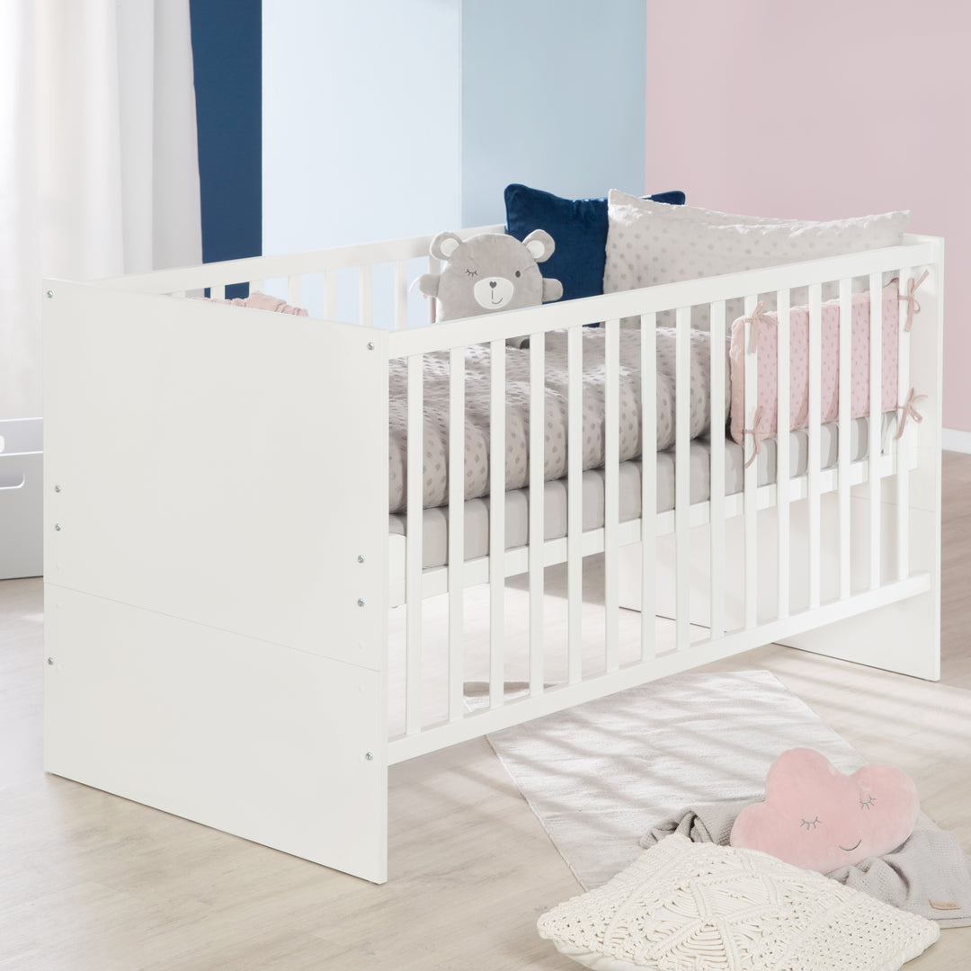 Set mobili 'Anton' incl. Neonato-/Letto per bambini 70 x 140 cm & cassettiera fasciatoio in bianco – Foto d'ambiente (11/20)