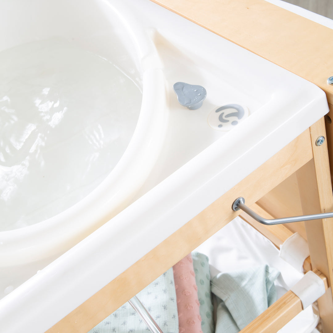 Bath-And-Change Combo 'Baby Pool', Klappbarer Table with Tub, Wood Natural, Changing Pad White – Detail Image (7/9)