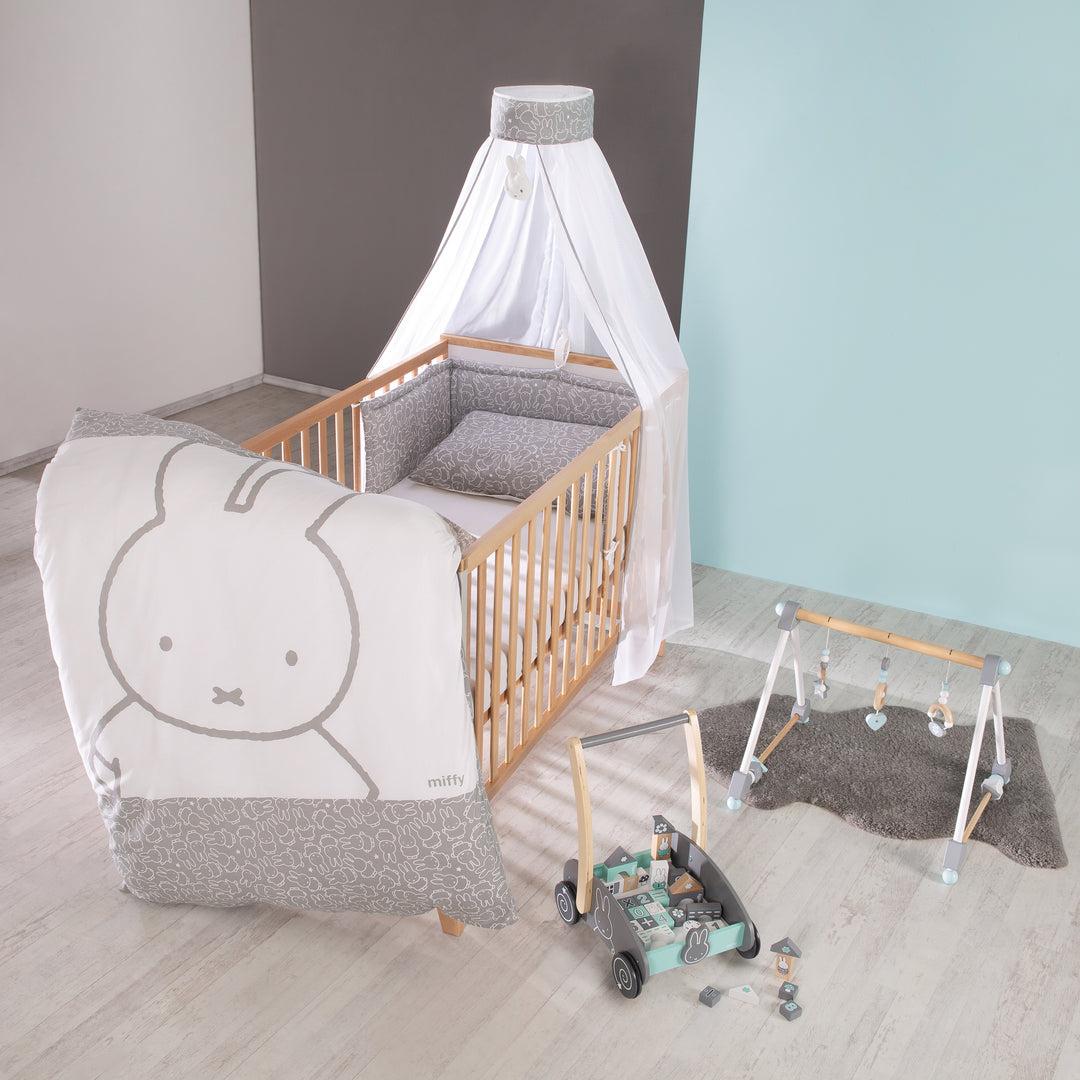 Children's Bed Linen Set 'miffy®', 4-Piece, Bed Set with Bedding 100 x 135 cm, Cot Bumper & Canopy – Lifestyle Image (3/4)