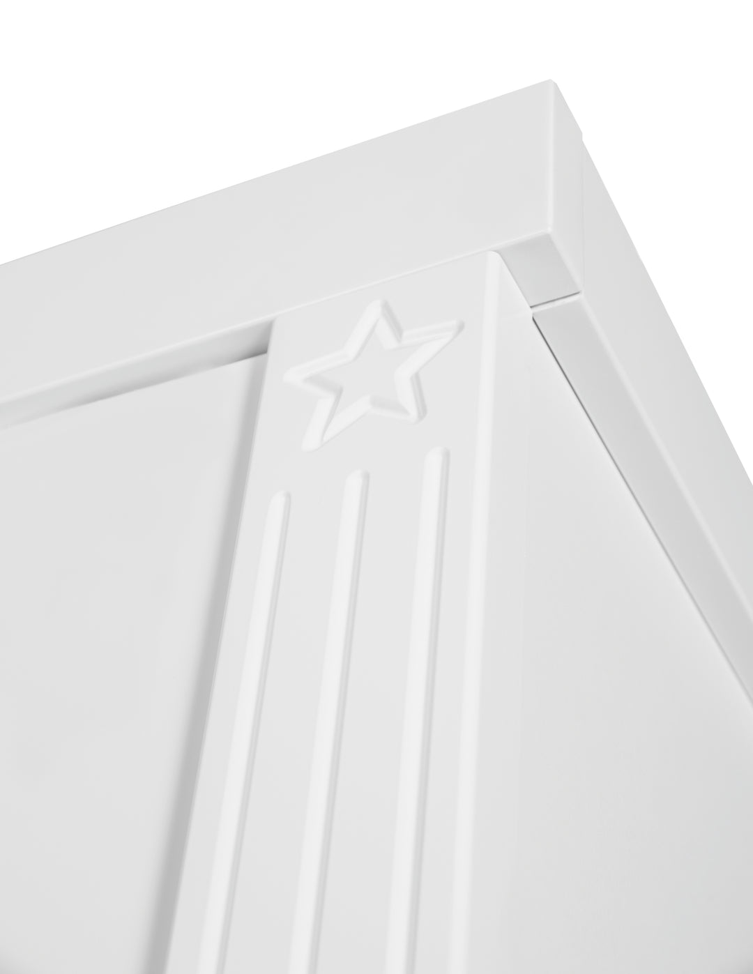 Kleiderschrank 'Maxi',  3 Türen, 2 Schubladen, im moderem Landhausstil, weiß – Detailbild (5/7)