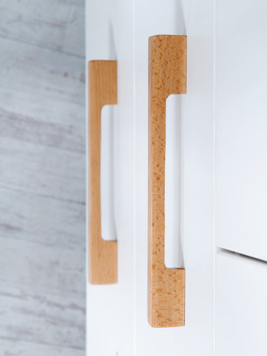 Kleiderschrank 'Finn', 3 Türen, 2 Schubladen, weiß, mit Soft Close-Technik, Drehtürenschrank – Detailbild (6/9)