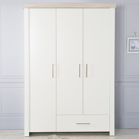 Wardrobe 'Lucy' 3-Trg, Carcass White, Crown Moulding in 'Luna Elm' – Lifestyle Image (4/9)