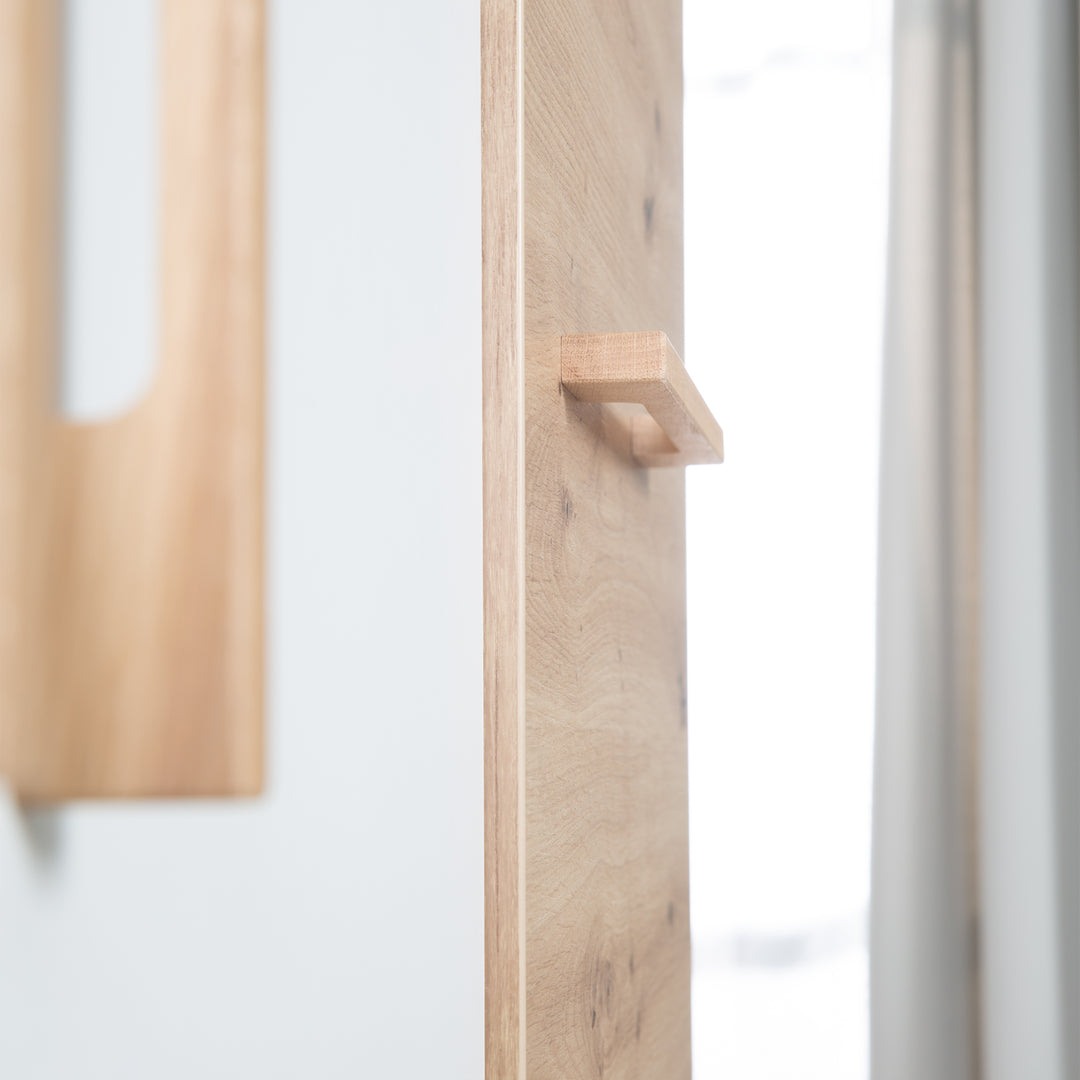 Kleiderschrank 'Lion' 3-türig - Weiß / Holzdekor 'Artisan Eiche' - Griffe aus massiver Eiche – Detailbild (17/19)