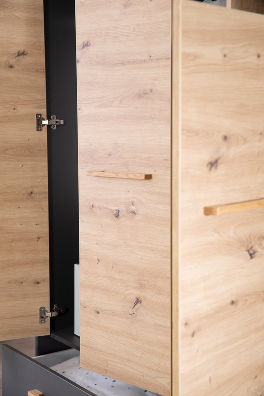 Armoire 'Lenn' 3portes - Anthracite - Décor bois 'Artisan chêne' - Poignées en bois massif – Photo spéciale (15/16)