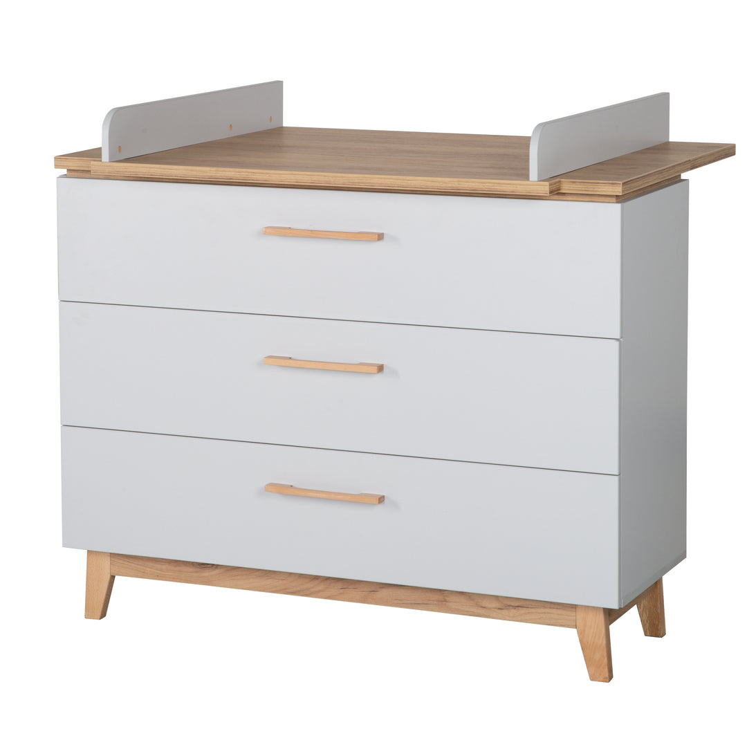 Wickelkommode 'Caro' mit breitem Wickelansatz, Soft-Close, 3 Schubladen, Wickelhöhe 94 cm – Freisteller (1/10)