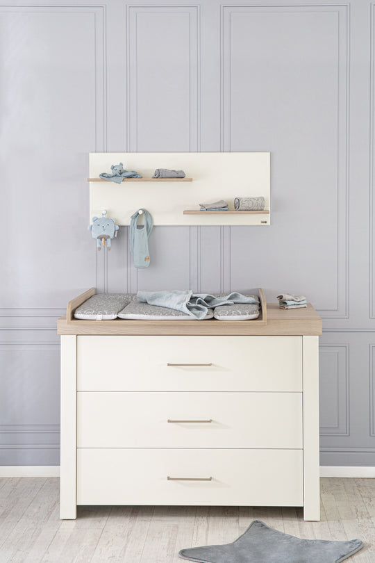 Zimmerset 'Lucy' 3-teilig, inkl. Kombi-Kinderbett 70 x 140, Wickelkommode & Schrank 3-türig – Milieubild (12/17)
