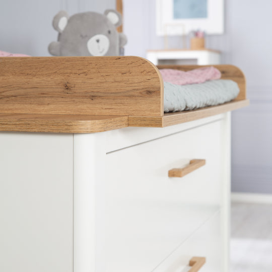 Set de muebles 'Ava‘ 2piezas, incl. cuna combinada 70 x 140 cm & cómoda cambiador profundidad de armario – Foto de detalle (12/19)