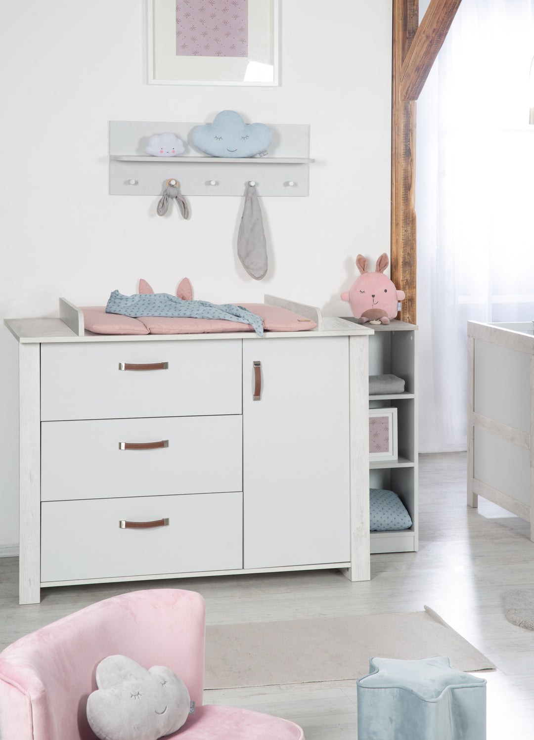Set de muebles 'Mila', incl. cama bebés/niños 70 x 140 cm & cómoda cambiador, gris/blanco – Foto del producto (8/10)