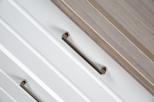 Zimmerset 'Felicia' inkl. Kombi-Bett 70 x 140 cm, Wickelkommode & 3-türigem Schrank, Luna Elm / weiß – Detailbild (20/21)