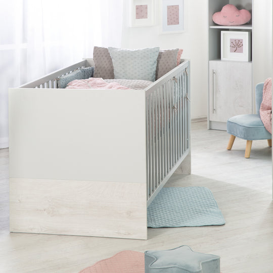 Kombi-Kinderbett 'Maren 2', 70 x 140 cm, verstell-/umbaubar, 3 Schlupfsprossen, Lichtgrau/weiß – Milieubild (5/6)