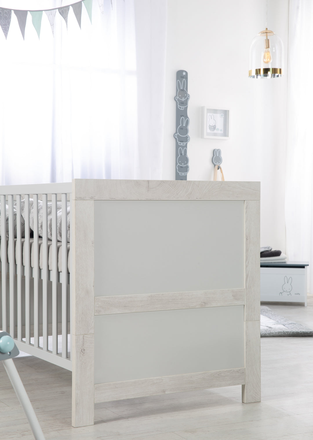 Ensemble chambre d'enfant 'Mila', incl. lit combiné 70 x 140 cm, commode à langer & 3portes armoire, gris/blanc – Photo de détail (5/16)