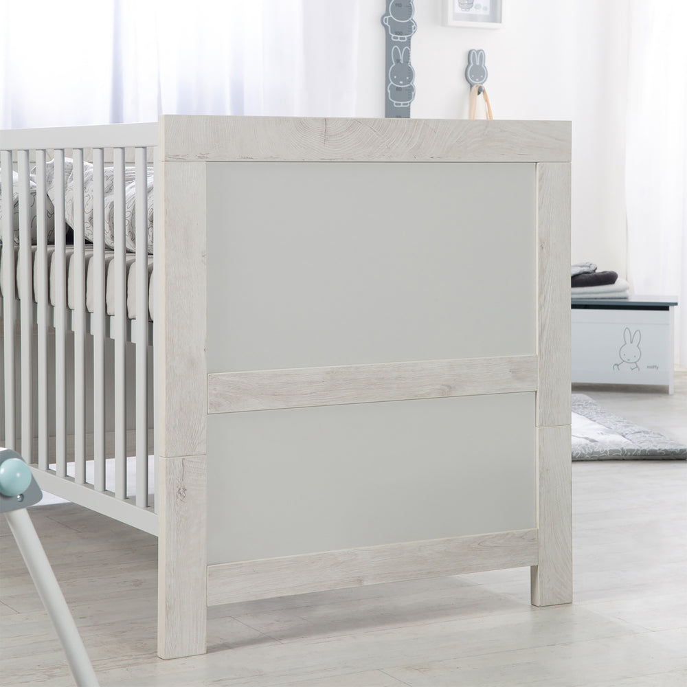 Lettino combinato 'Mila', 70 x 140 cm, regolabile/trasformabile per letto per ragazzi, che cresce con il bambino, 3 sbarre removibili – Foto d'ambiente (2/10)