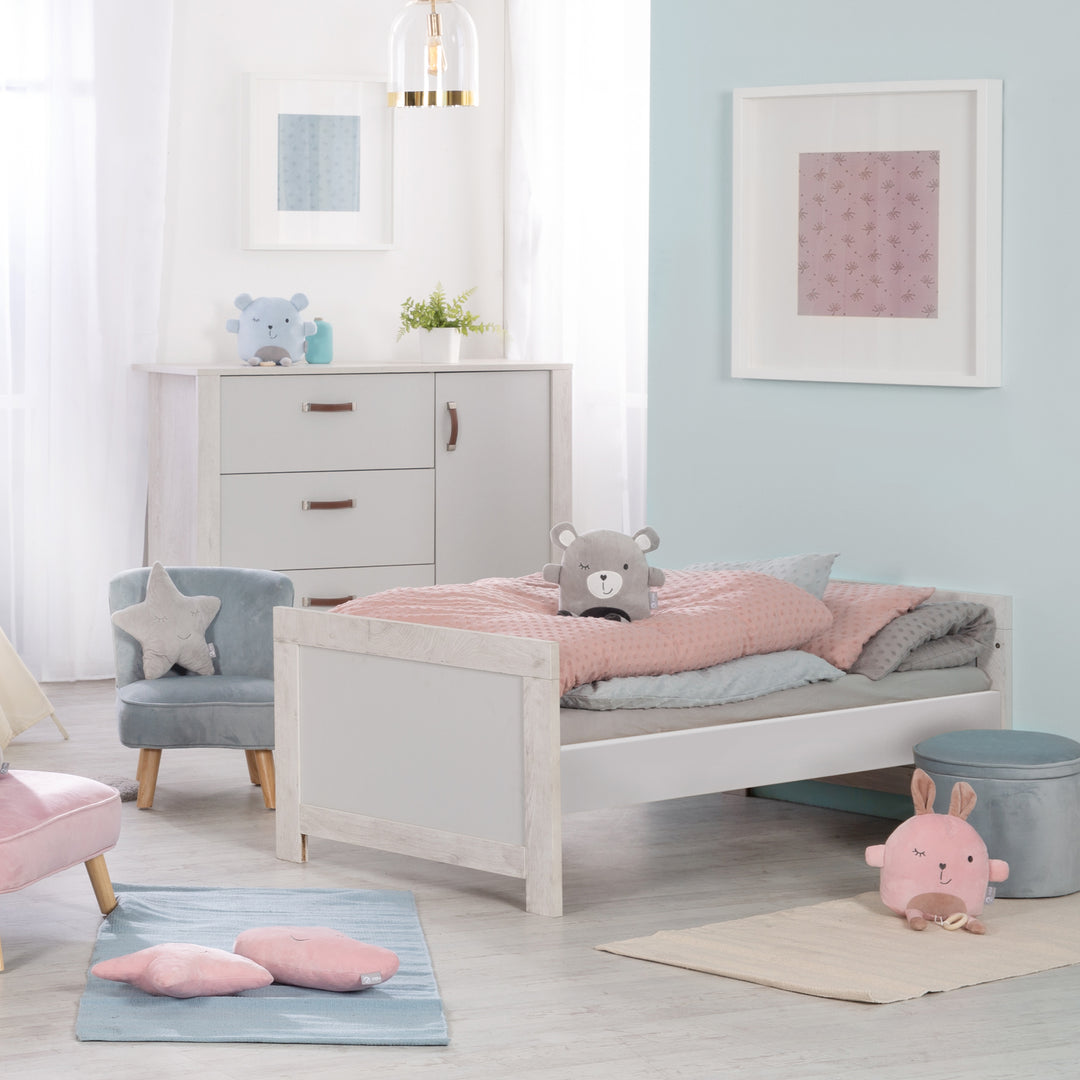 Kombi-Kinderbett 'Mila', 70 x 140 cm, verstell-/umbaubar zum Jugendbett, mitwachsend, 3 Schlupfsprossen – Milieubild (8/10)