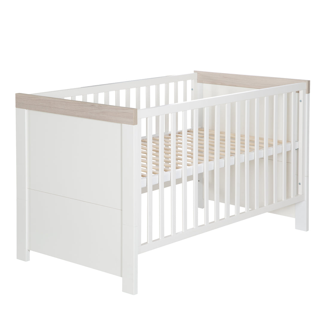 Zimmerset 'Lucy' 3-teilig, inkl. Kombi-Kinderbett 70 x 140, Wickelkommode & Schrank 3-türig – Freisteller (3/17)