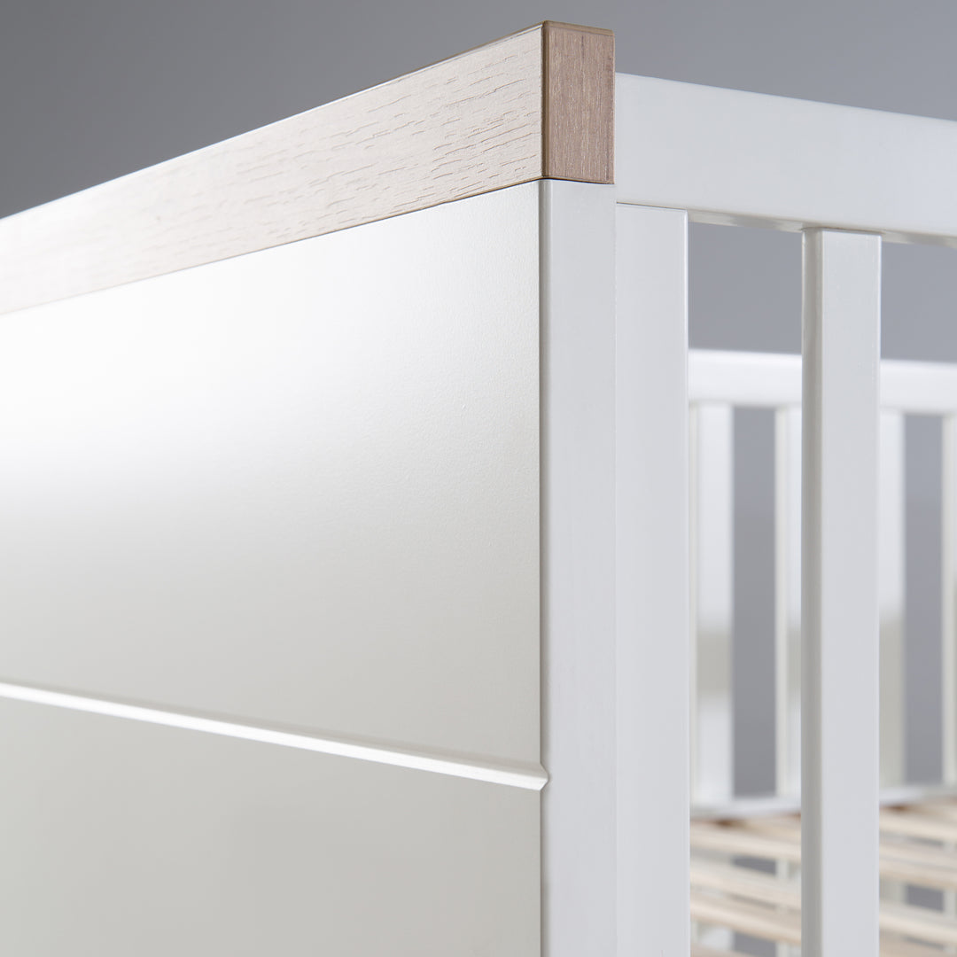 Lettino combinato 'Nele' 70 x 140 cm, con bianco frontali & orizzontale scanalature – Foto di dettaglio (2/8)