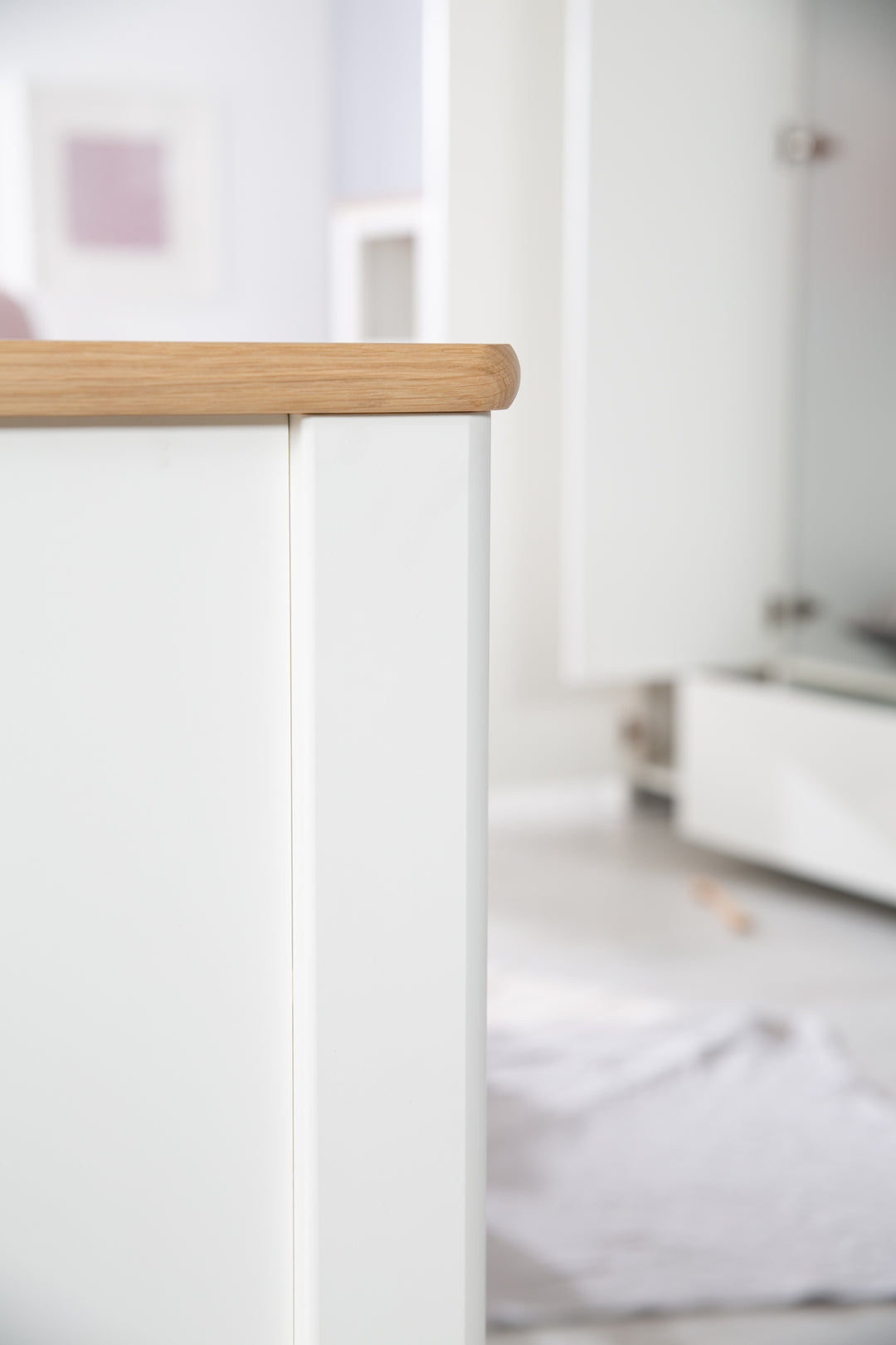 Convertible Cot Bed 'Ava' 70 x1 40 cm, Convertible for Junior Bed, White, Decor in 'Artisan oak' – Detail Image (7/8)
