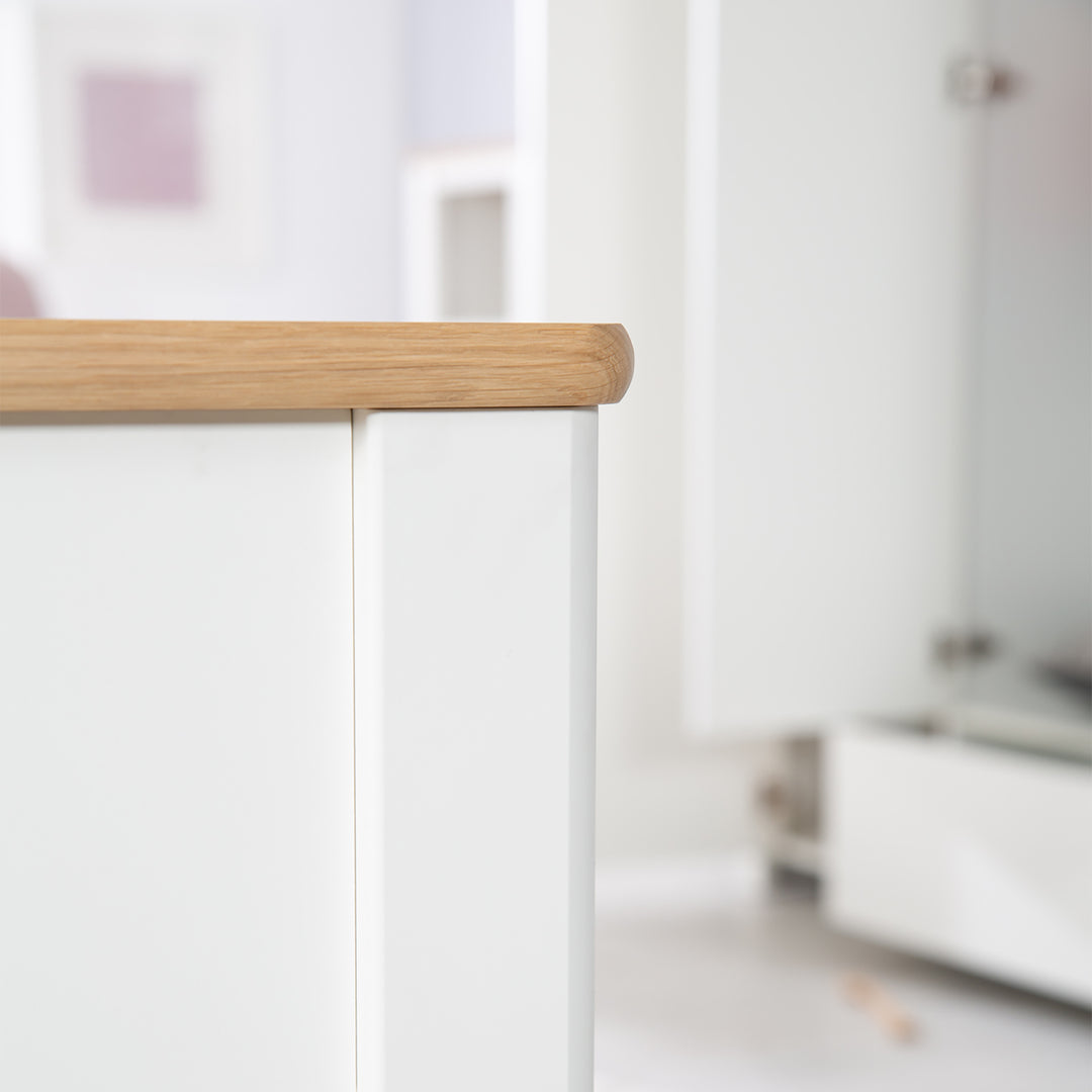 Convertible Cot Bed 'Ava' 70 x1 40 cm, Convertible for Junior Bed, White, Decor in 'Artisan oak' – Detail Image (4/8)