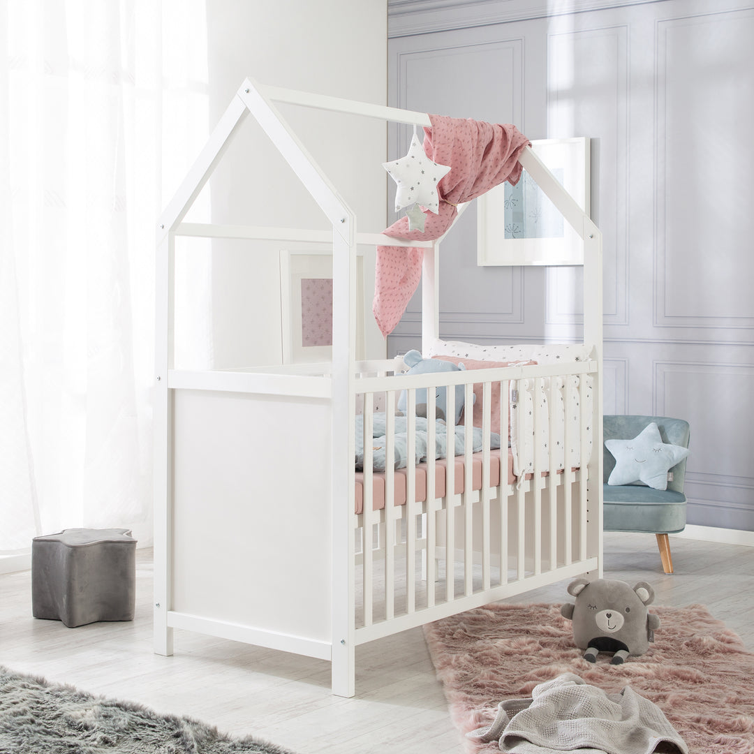 Letto a casetta 60 x 120 cm, certificato FSC, bianco, 6posizioni regolabile, come lettino da co-sleeping adatto – Foto d'ambiente (3/17)