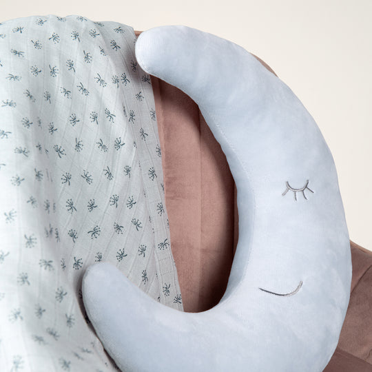Nackenkissen in Mond-Form 'roba Style' - Flauschiges Dekokissen - Hellblau / Sky – Milieubild (2/6)