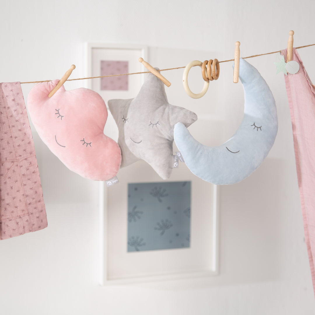 Nackenkissen in Mond-Form 'roba Style' - Flauschiges Dekokissen - Hellblau / Sky – Milieubild (4/6)