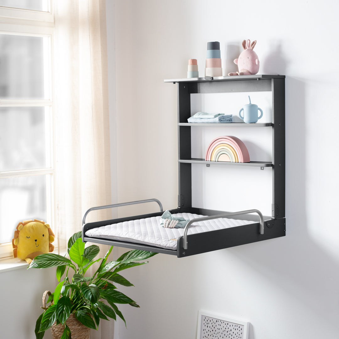Wandwickelregal anthrazit inkl Wickelauflage 'roba Style grau' – Milieubild (6/10)
