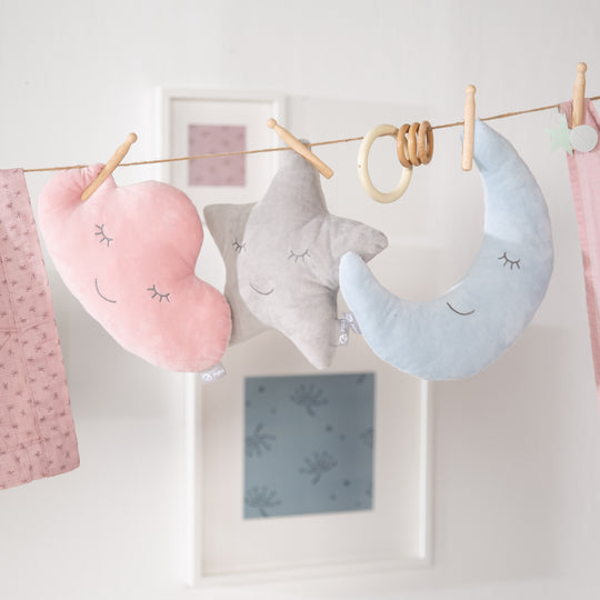 Bundle 'Lil Sofa' comprende divanetto per bambini, poltrona per bambini & cuscino decorativo nuvola in azzurro/celeste – Foto di dettaglio (4/9)