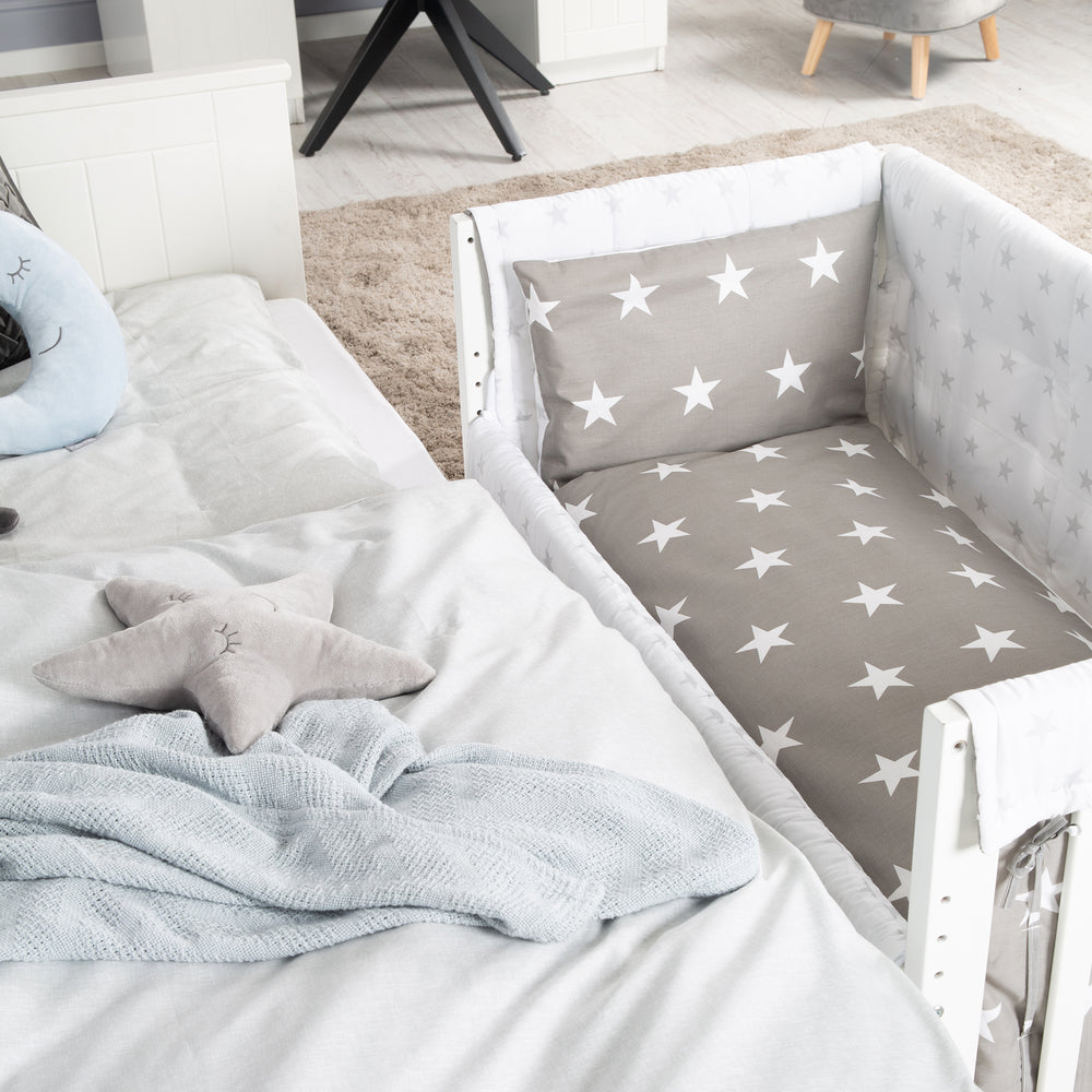 Stuben- & Beistellbett 'Little Stars' 3 in 1, Babybett weiß, inkl. kompletten Bettzubehör – Milieubild (2/11)