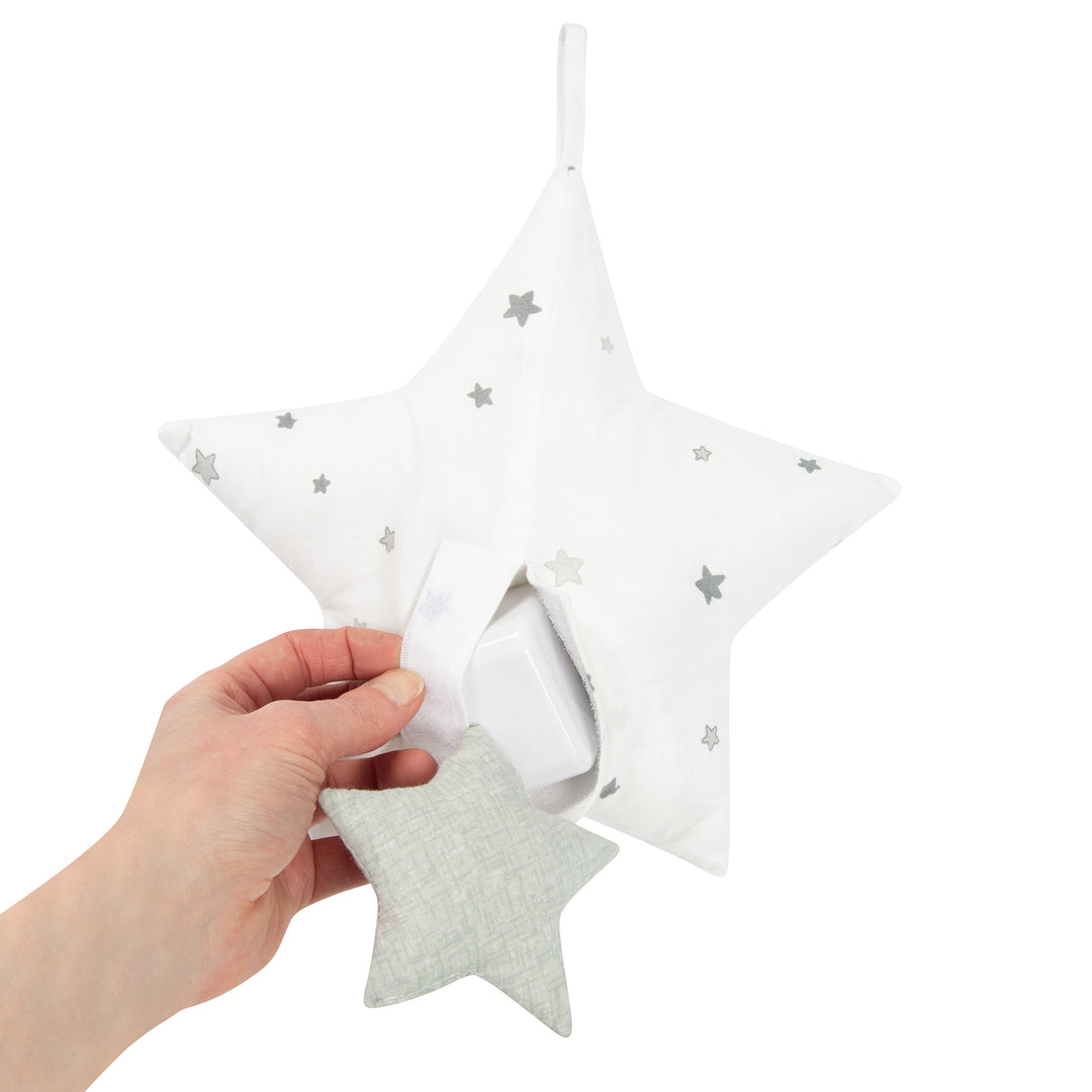 Spieluhr 'Sternenzauber grau', Einschlafhilfe, Textil-Stern waschbar, Babyzimmer Deko grau/weiß – Freisteller (5/11)