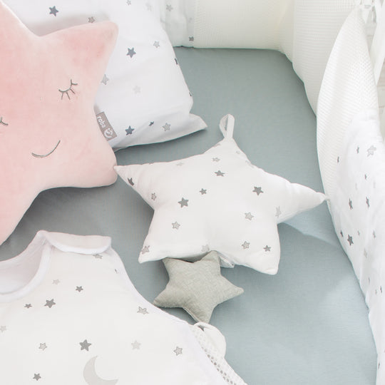 Spieluhr 'Sternenzauber grau', Einschlafhilfe, Textil-Stern waschbar, Babyzimmer Deko grau/weiß – Milieubild (8/11)