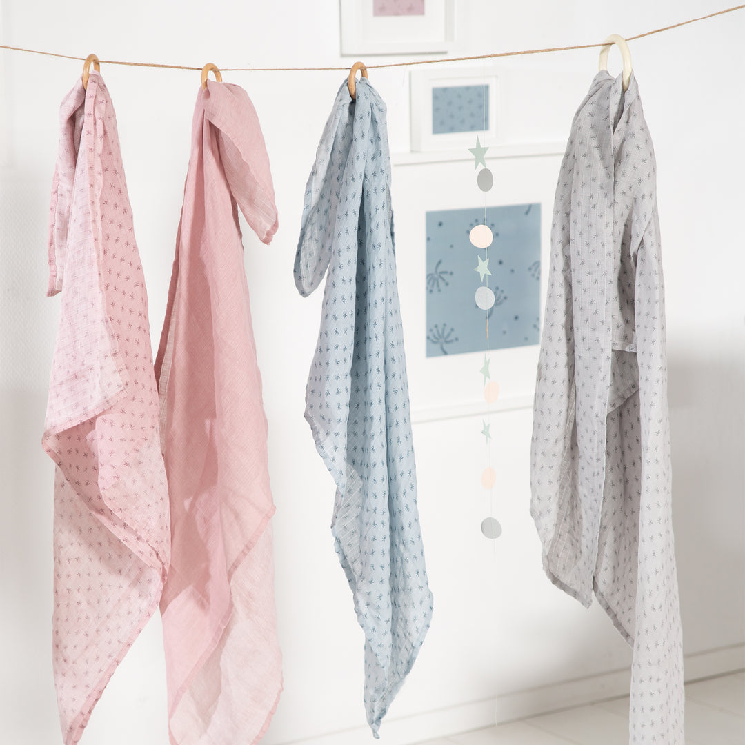 Organic 2er Set Puck- & Stilltuch 'Lil Planet' rosa/mauve, Bio-Baumwolle, GOTS, 120 x 120 cm – Milieubild (2/9)