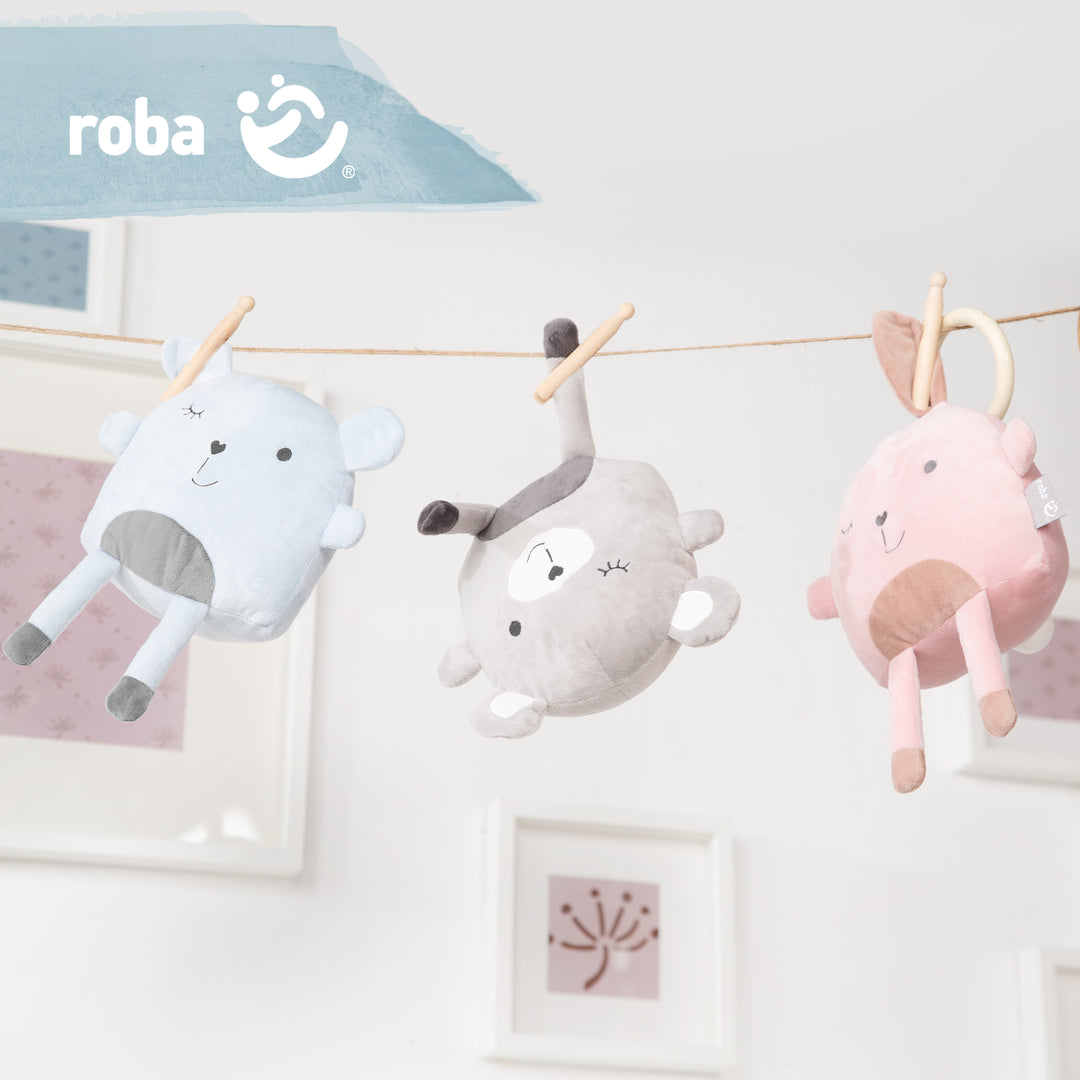 Kuschelkissen 'Lil Cuties', Kuscheltier 'Sammy' mit Freundschaftskarte, silbergrau – Milieubild (5/12)