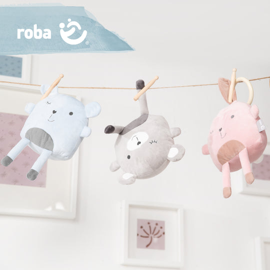 Kuschelkissen 'Lil Cuties', Kuscheltier 'Sammy' mit Freundschaftskarte, silbergrau – Milieubild (5/12)