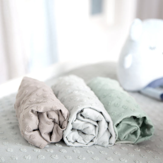 Organic Fitted Cover for Changing Pads 'Lil Planet' Made of Organic Jersey - GOTS - 85 x 75 cm - Frosty Green – Lifestyle Image (4/16)