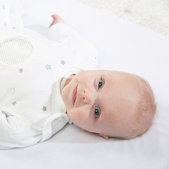 Safe asleep®' sacco nanna easy air, design 'Sternenzauber', in cotone & mesh – Foto d'ambiente (2/3)