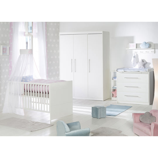 Kinderzimmerset 'Maren' 3-teilig - Bett 70x140 + Wickelkommode schmal + Kleiderschrank 3-türig – Milieubild (16/16)