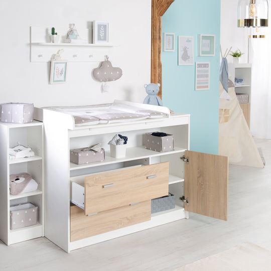 Wickelkommode 'Gabriella' mit Wickelansatz, 2 Schubladen, 1 Tür, 1 offenes Fach, Wickelhöhe: 90 cm – Milieubild (2/7)