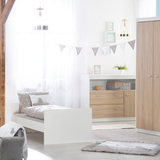 Furniture Set 'Gabriella' 2-Piece - Bed 70x140 + Changing Table Narrow - White & Decor Oak – Lifestyle Image (6/10)
