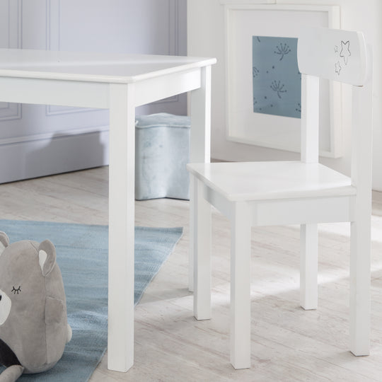 Kindersitzgruppe 'Little Stars', 2 Kinderstühle & 1 Tisch, Holz, weiß lackiert, mit Sternen – Milieubild (4/8)
