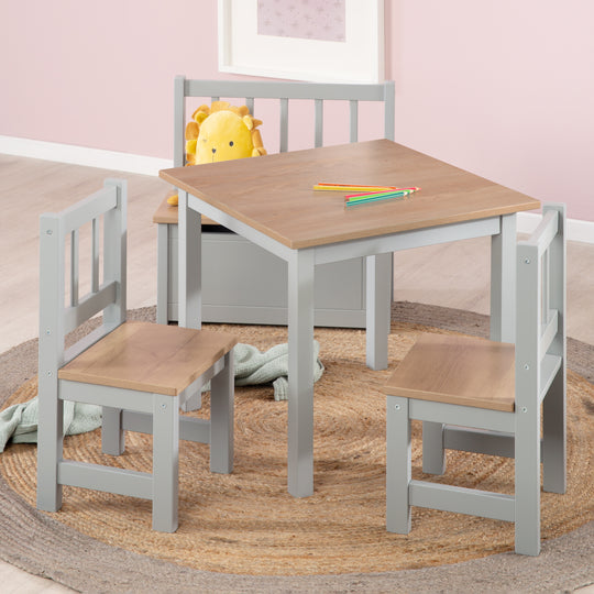 Ensemble table et chaises enfant 'Woody' - 2 Chaises & 1 table - Taupe laqué - Décor bois – Photo d'ambiance (2/19)