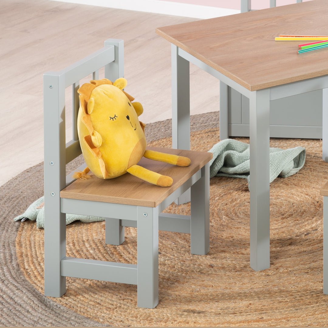 Ensemble table et chaises enfant 'Woody' - 2 Chaises & 1 table - Taupe laqué - Décor bois – Photo d'ambiance (7/19)