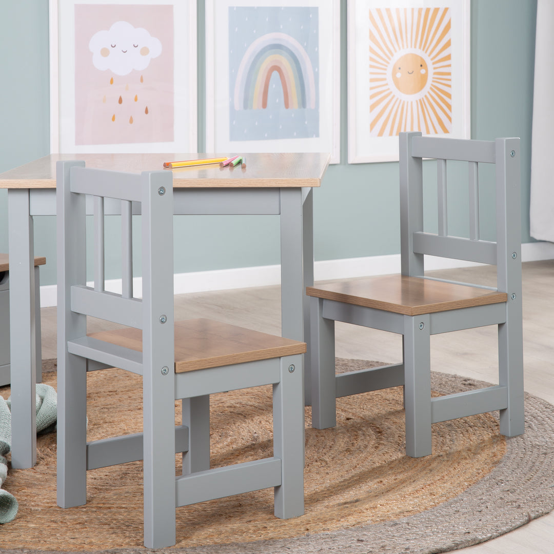 Ensemble table et chaises enfant 'Woody' - 2 Chaises & 1 table - Taupe laqué - Décor bois – Photo d'ambiance (8/19)