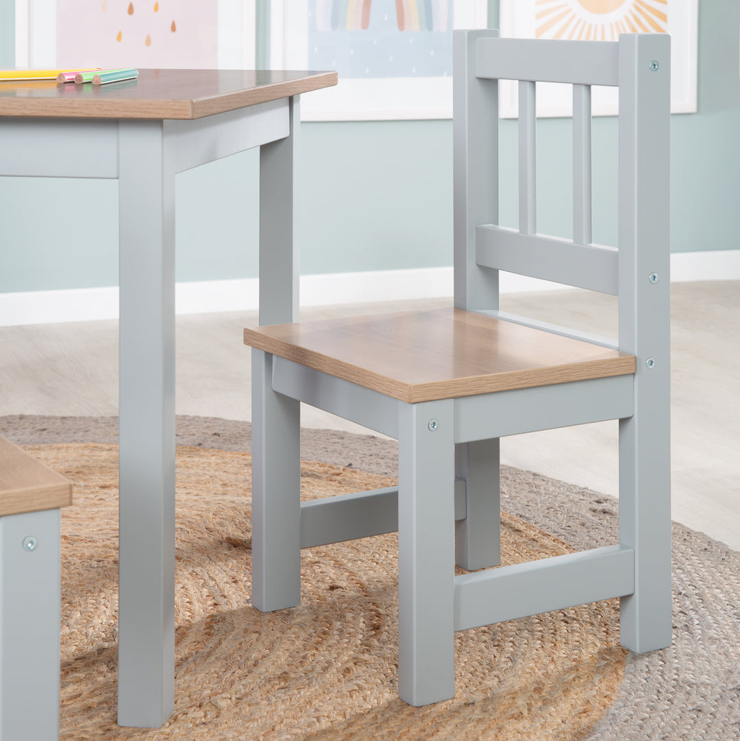Ensemble table et chaises enfant 'Woody' - 2 Chaises & 1 table - Taupe laqué - Décor bois – Photo de détail (12/19)