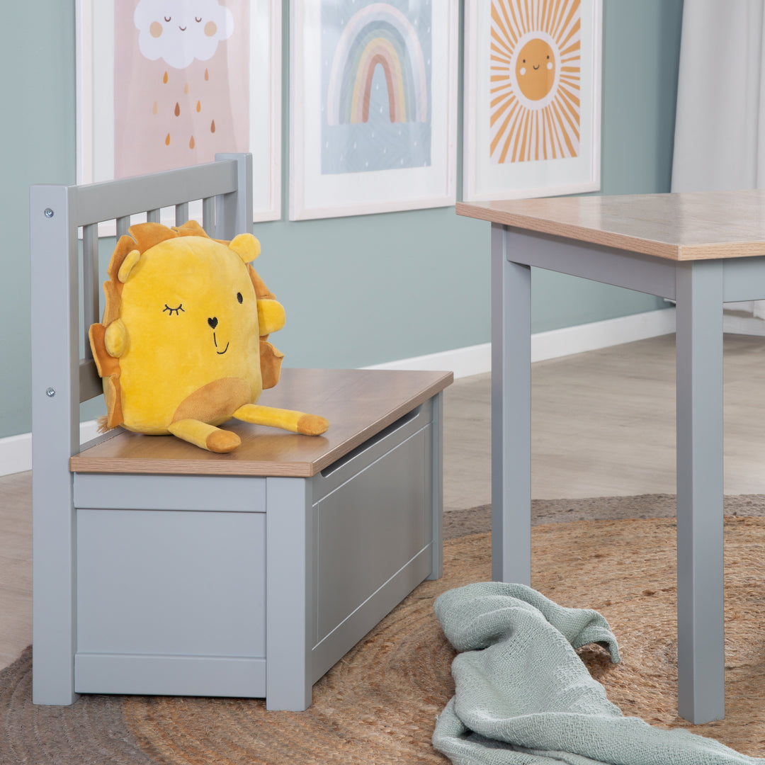 Kindertruhenbank 'Woody' - Spielzeugtruhe in Holz natur/taupe - inkl. Deckelbremse – Milieubild (9/15)