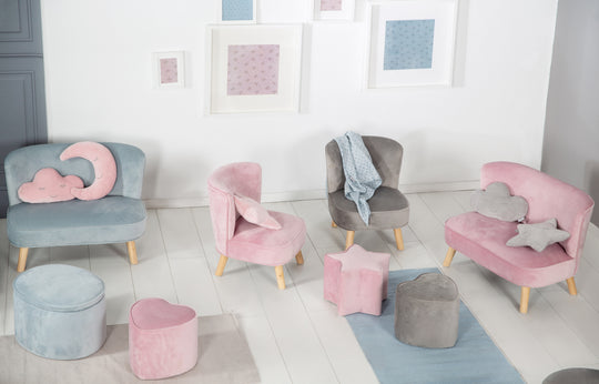 Kinderhocker in Herzform 'Lil Sofa', bequemer Hocker mit grauem Samtstoff bezogen, Pouf – Milieubild (5/7)