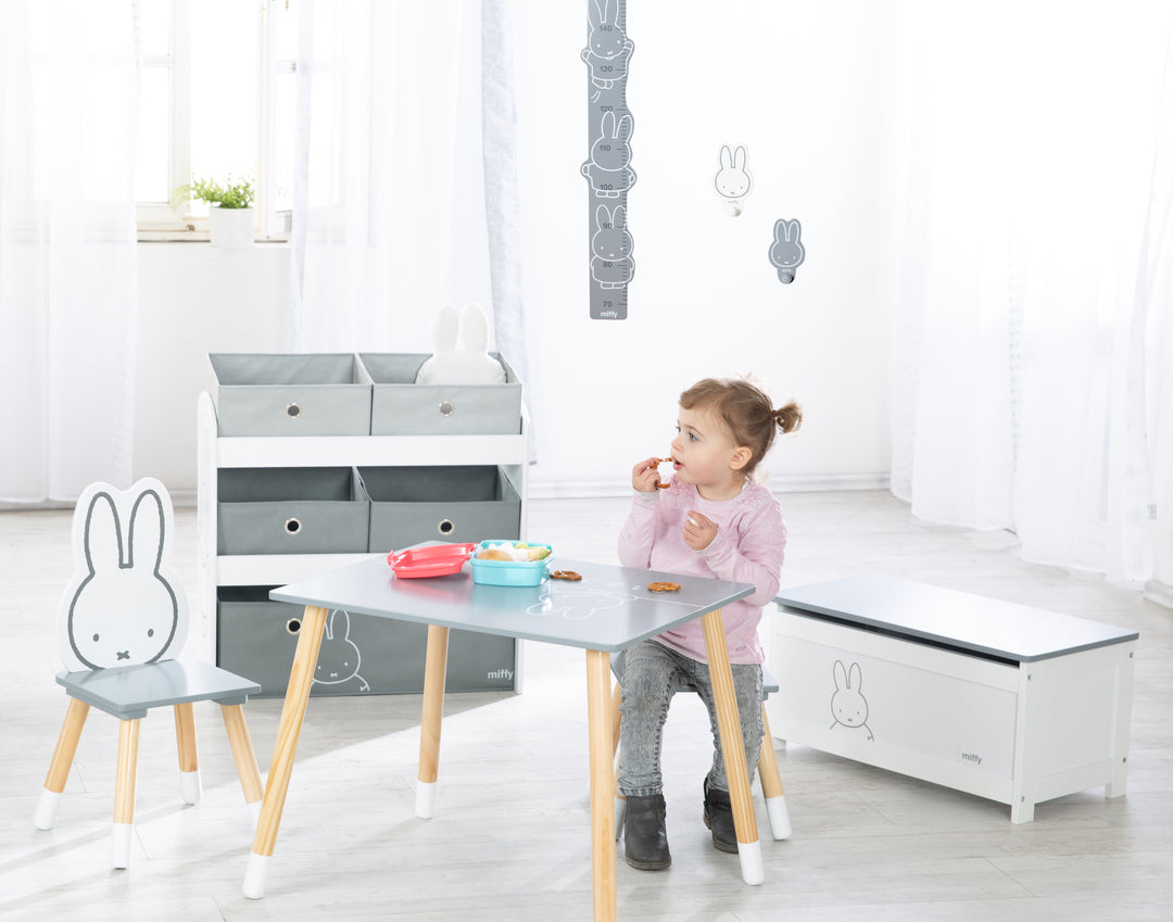Scaffale per giochi 'miffy®', scaffale portagiochi con 5 scatole in tessuto, scaffale portaoggetti, per bambini e bambine – Foto d'ambiente (6/8)